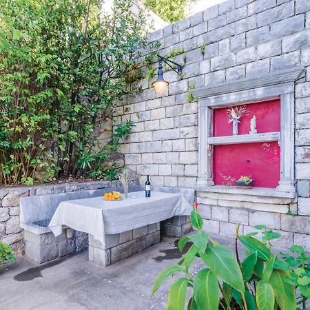 Two-bedroom In Vakantiehuis *