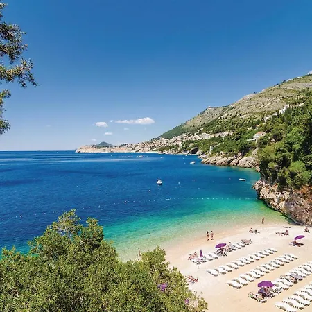 2 Bedroom Awesome In Holiday home