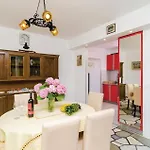 Vikendica Two-bedroom In *